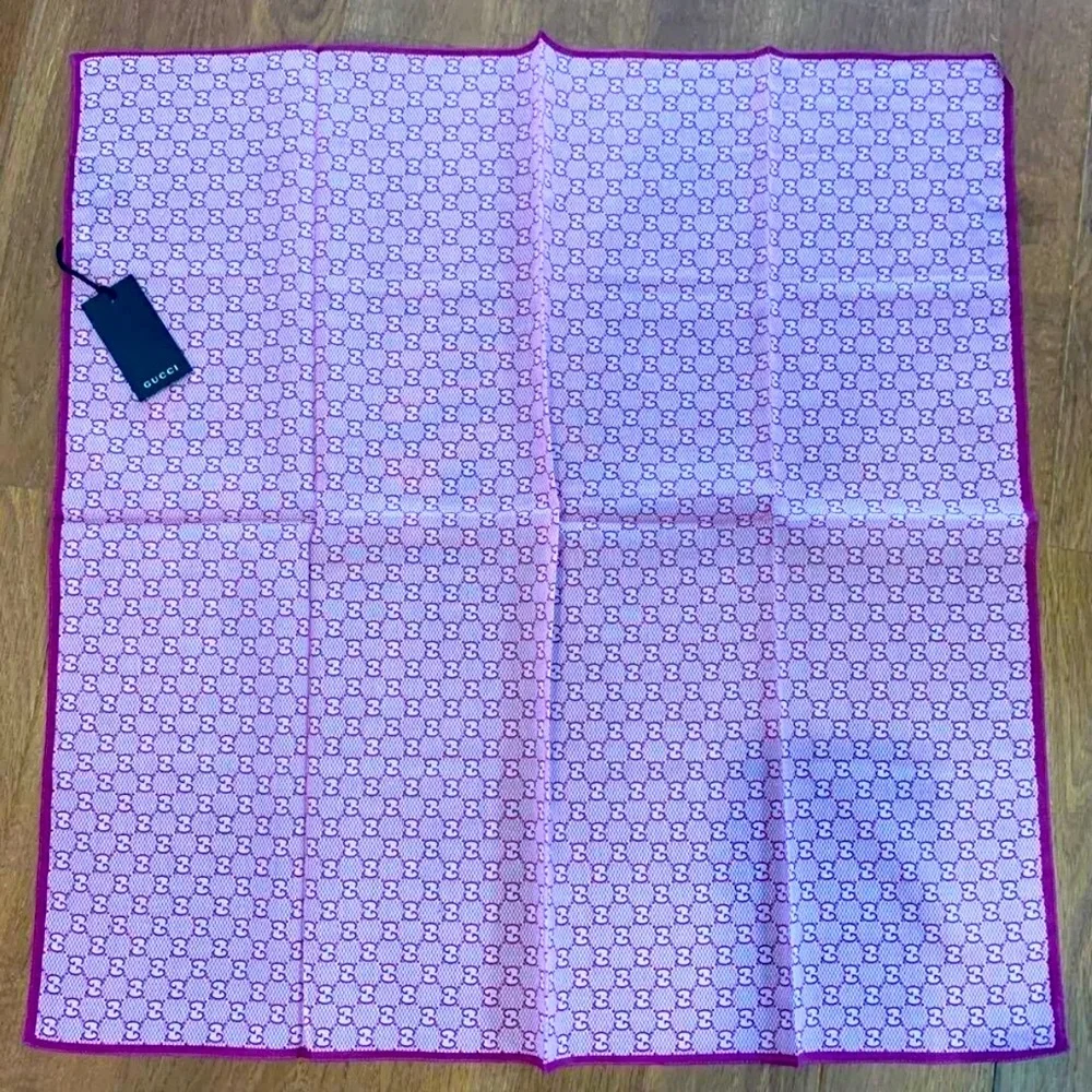 Authentic GUCCI GG Pattern Pink Scarf - Picture 4 of 8